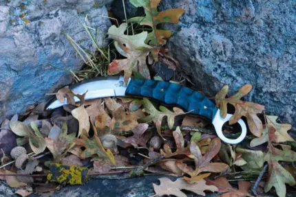 Filipino 425 Tiger Claw Karambit Knife: Dominate with Style!